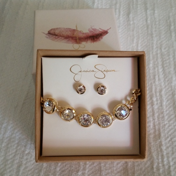 Jessica Simpson 2 piece set, Bracelet and earrings NWT - Picture 3 of 3